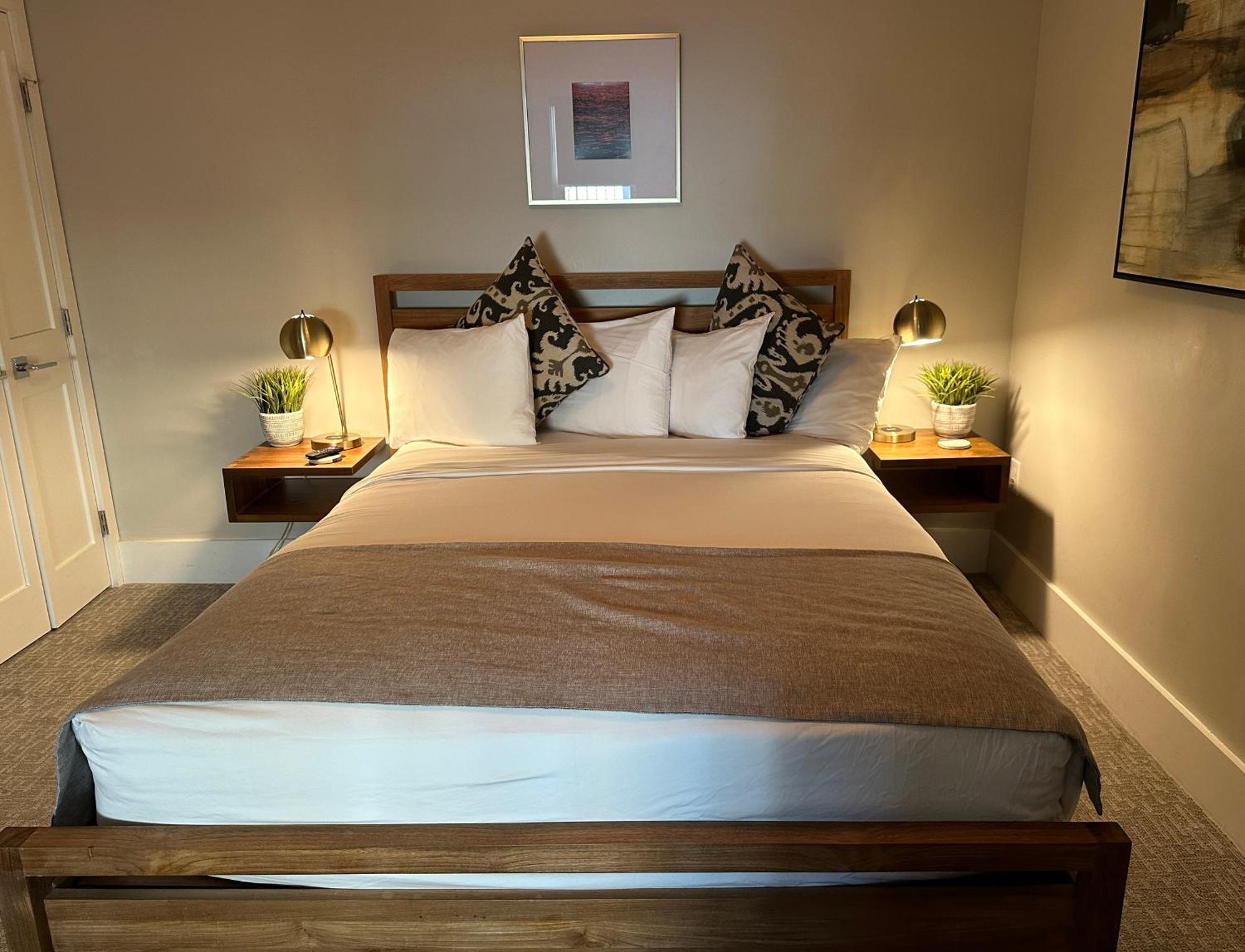 Entire Modern 7 Unit 7 Bath Boutique Inn Torre di Torre di Newport Esterno foto