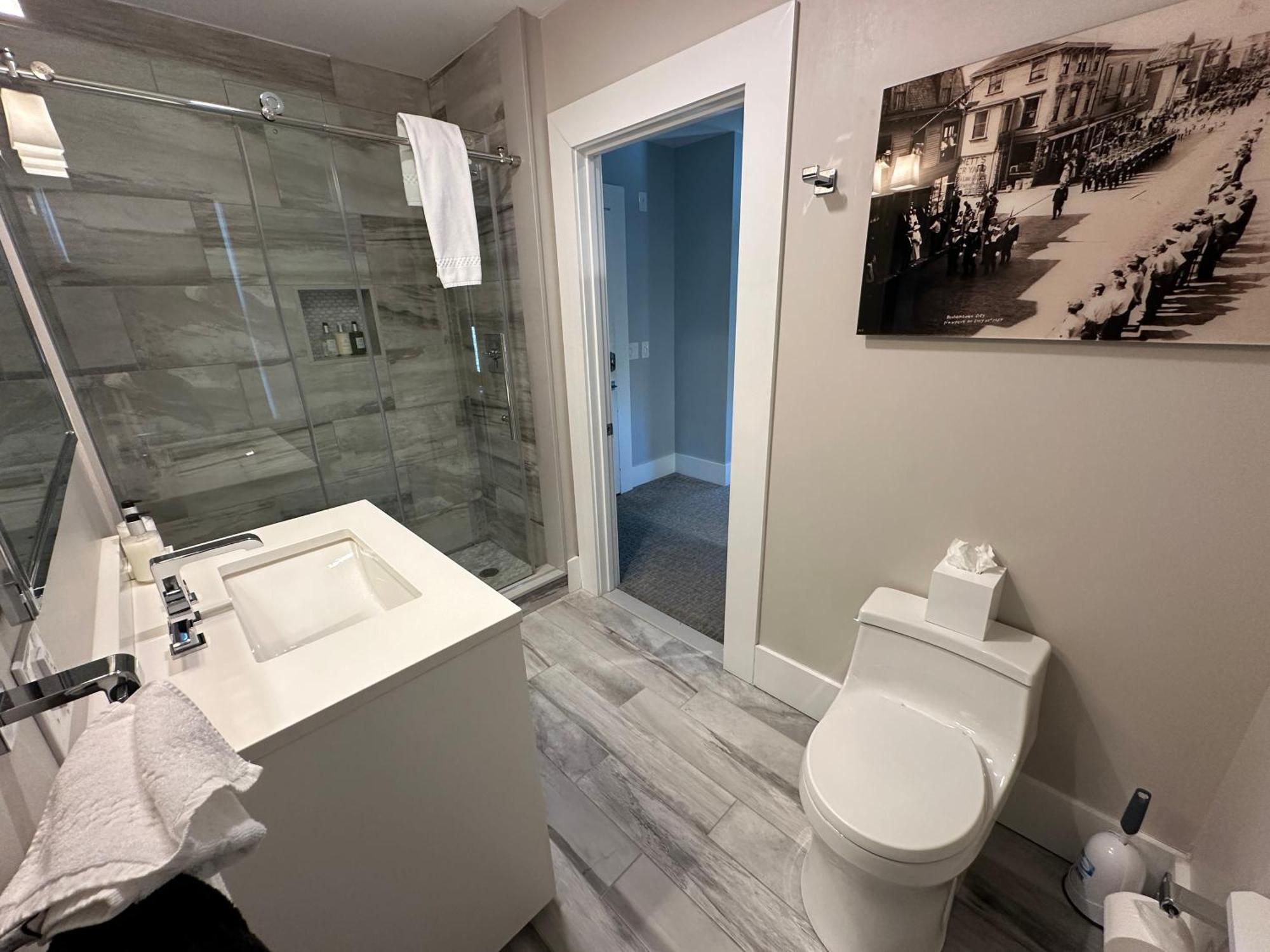 Entire Modern 7 Unit 7 Bath Boutique Inn Torre di Torre di Newport Esterno foto
